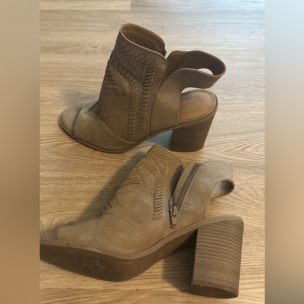 Universal Thread High Heels